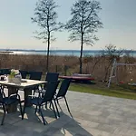 Villa Koprowo - Mit Direktem Seezugang, Sauna & Whirlpool Zastan