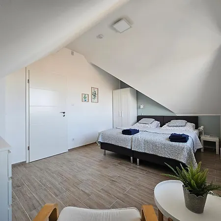 Koprowo - Mit Direktem Seezugang, Sauna & Whirlpool * Zastan