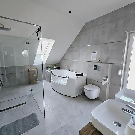 Koprowo - Mit Direktem Seezugang, Sauna & Whirlpool * Zastan