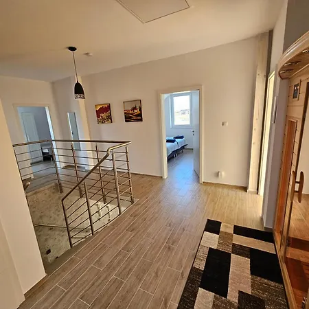 Koprowo - Mit Direktem Seezugang, Sauna & Whirlpool Villa Zastan