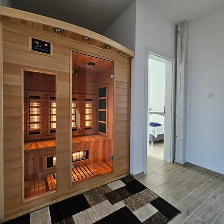 Koprowo - Mit Direktem Seezugang, Sauna & Whirlpool Villa