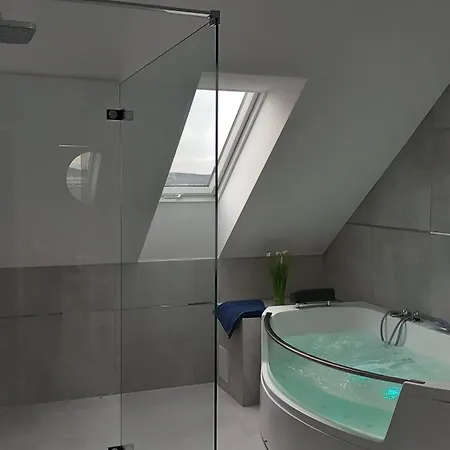 Koprowo - Mit Direktem Seezugang, Sauna & Whirlpool Villa *