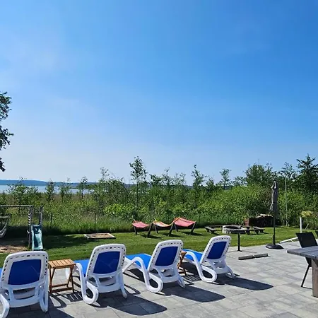 Koprowo - Mit Direktem Seezugang, Sauna & Whirlpool Villa Zastan