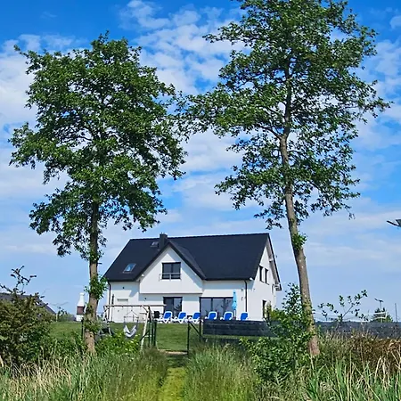 Koprowo - Mit Direktem Seezugang, Sauna & Whirlpool Zastan