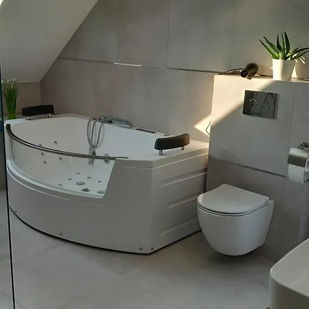 Villa Koprowo - Mit Direktem Seezugang, Sauna & Whirlpool Zastan