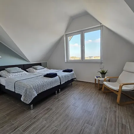 Villa Koprowo - Mit Direktem Seezugang, Sauna & Whirlpool Zastan