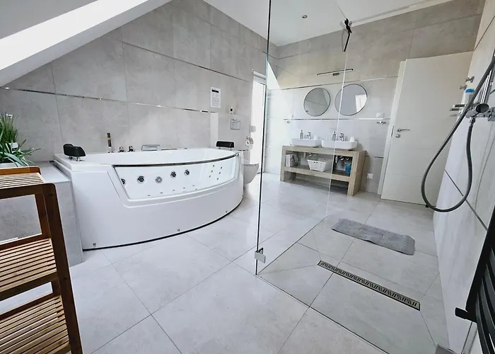 Koprowo - Mit Direktem Seezugang, Sauna&whirlpool Villa *