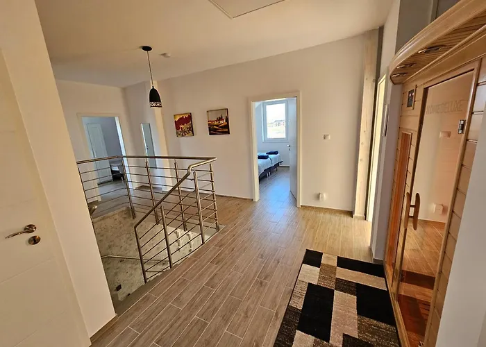 Koprowo - Mit Direktem Seezugang, Sauna&whirlpool Villa Zastan