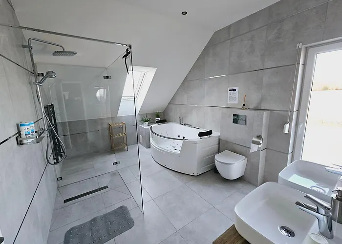 Villa Koprowo - Mit Direktem Seezugang, Sauna&whirlpool Zastan